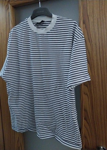 Gri Beyaz Çizgili Kısa Kollu Erkek Tişört - Görsel 2