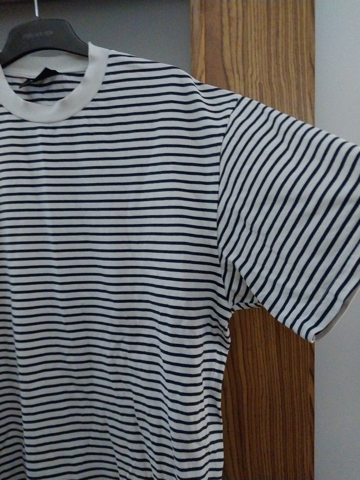 Gri Beyaz Çizgili Kısa Kollu Erkek Tişört - Görsel 3