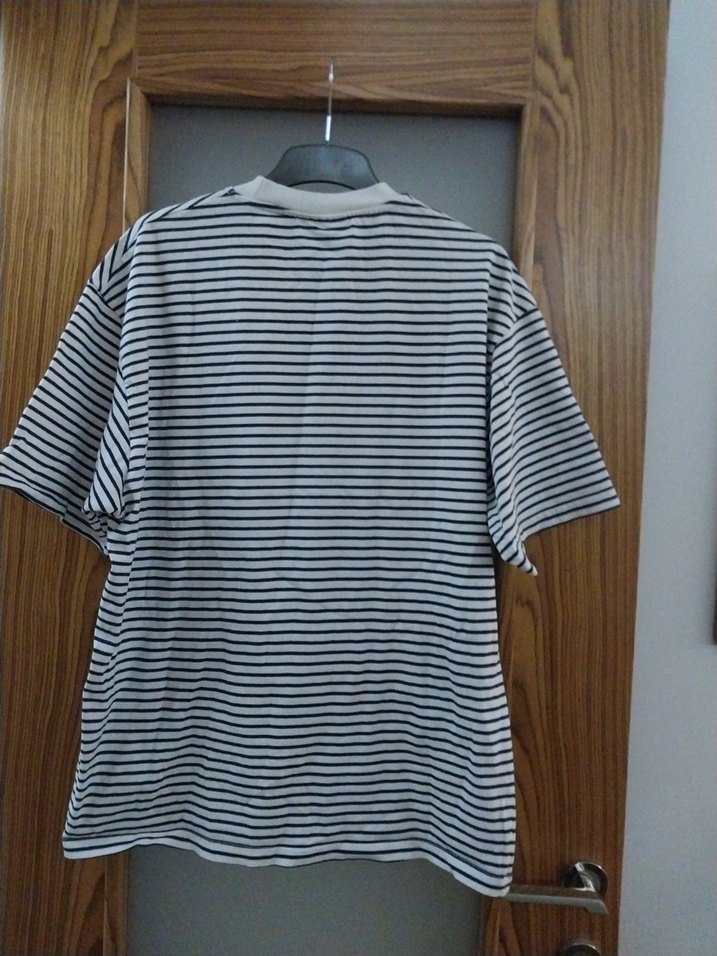 Gri Beyaz Çizgili Kısa Kollu Erkek Tişört - Görsel 4