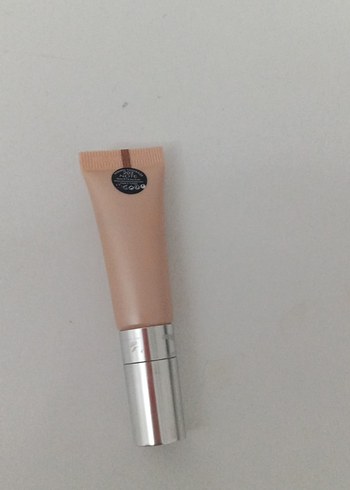 Note Bej Nötr Tonlarda Kapatıcı ve Aydınlatıcı
