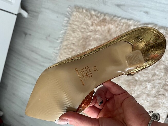 38 Beden gold topuklu