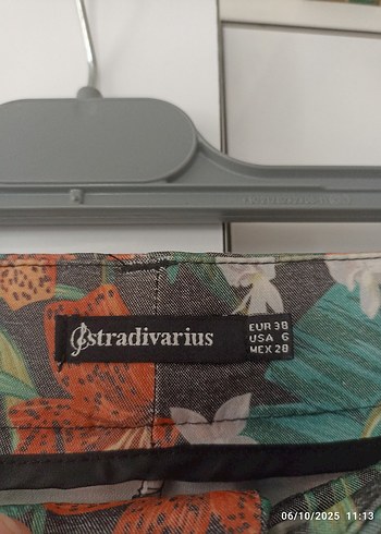 Stradivarius Çok Renkli Baskılı Mini Kumaş Pantolon