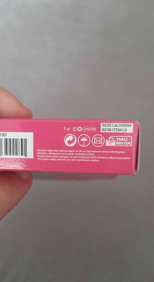 Enigma Çilek Parlaklık Renkli Dudak Balmı - Görsel 3