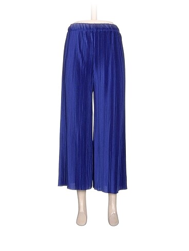 Bershka Düz Kesim %70 İndirimli.