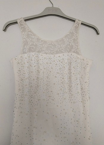 Uzun Beyaz Dantel Detaylı Kız çocuk abiye - Görsel 3