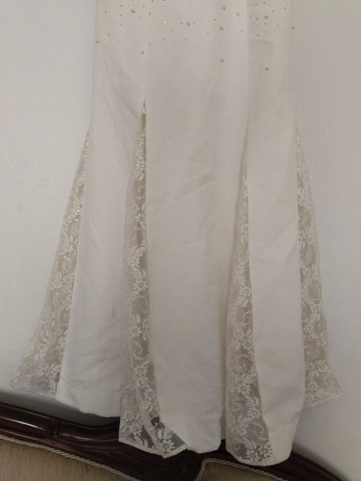 Uzun Beyaz Dantel Detaylı Kız çocuk abiye - Görsel 2