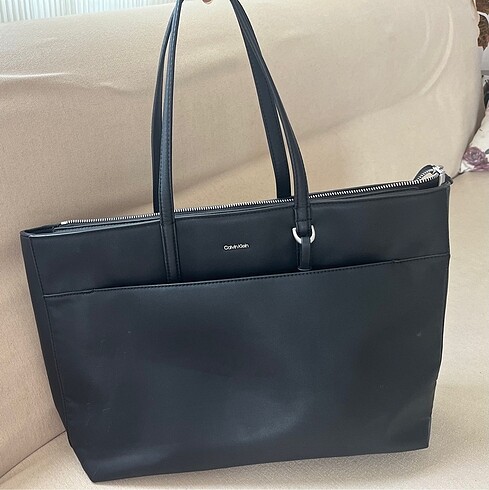 Calvin Klein siyah kol çantası