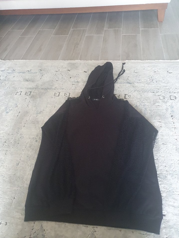 Dantel Detaylı Siyah Kapüşonlu Sweatshirt. 42 Beden. - Görsel 3
