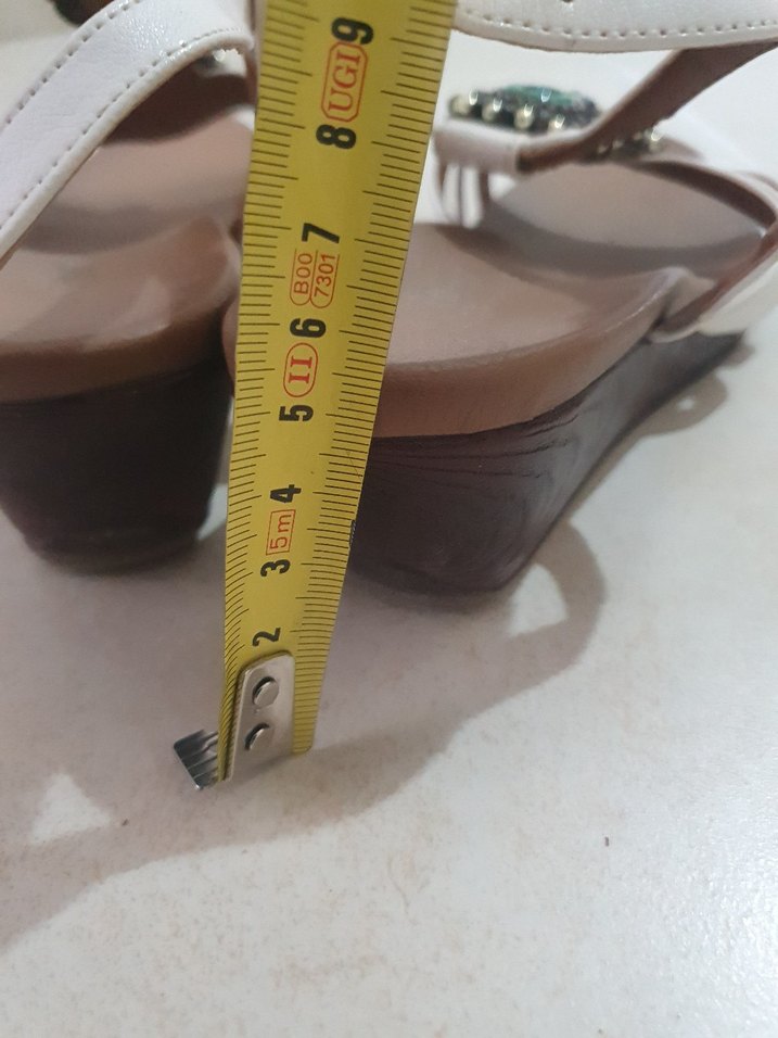 Boncuk İşlemeli Beyaz Bohem Dolgu Topuklu Sandalet.
38 NUMARA. - Görsel 3