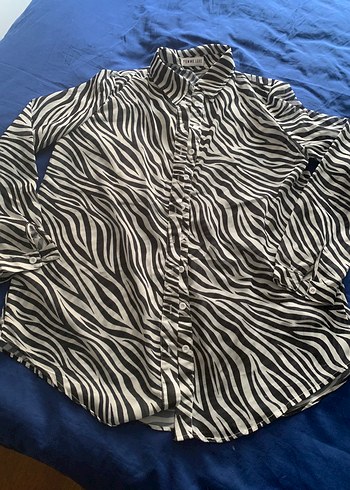 Gri Zebra Desenli Düğmeli Kadın Gömlek