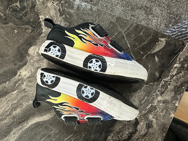 21 Beden Converse arabalı Converse