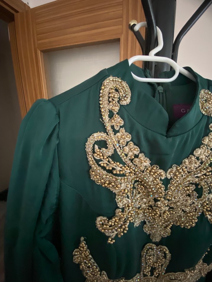 Nakışlı zümrüt yeşili  Uzun Kollu Uzun Abiye Elbise - Görsel 2