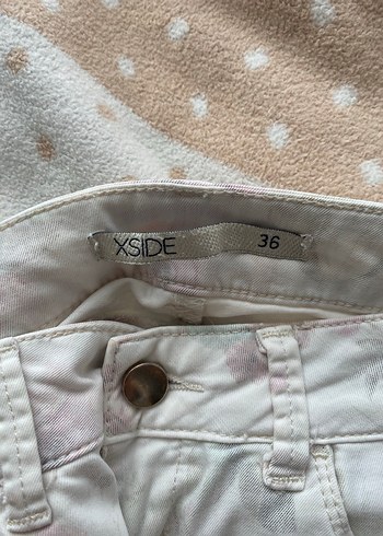 Beyaz Pastel çiçek Desenli Pantolon - Görsel 2