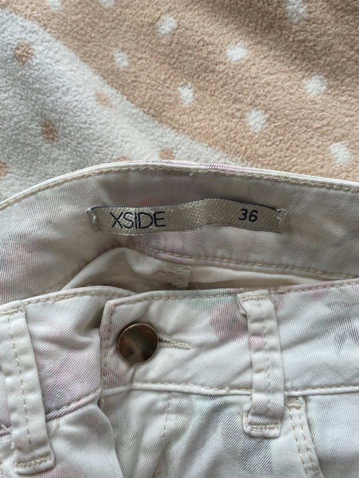 Beyaz Pastel çiçek Desenli Pantolon - Görsel 2