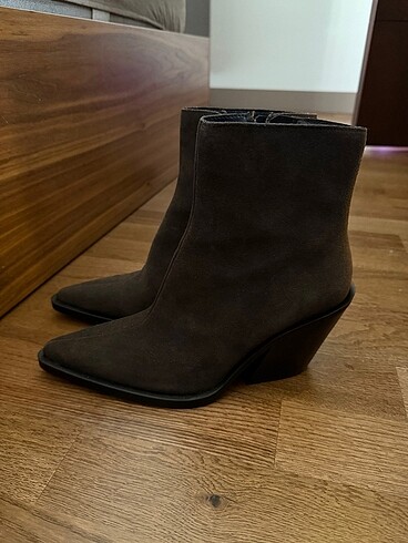 Zara ZARA KAHVERENGİ SÜET BOT