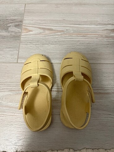 Zara Zara 24 numara yumuşak sandalet unısex