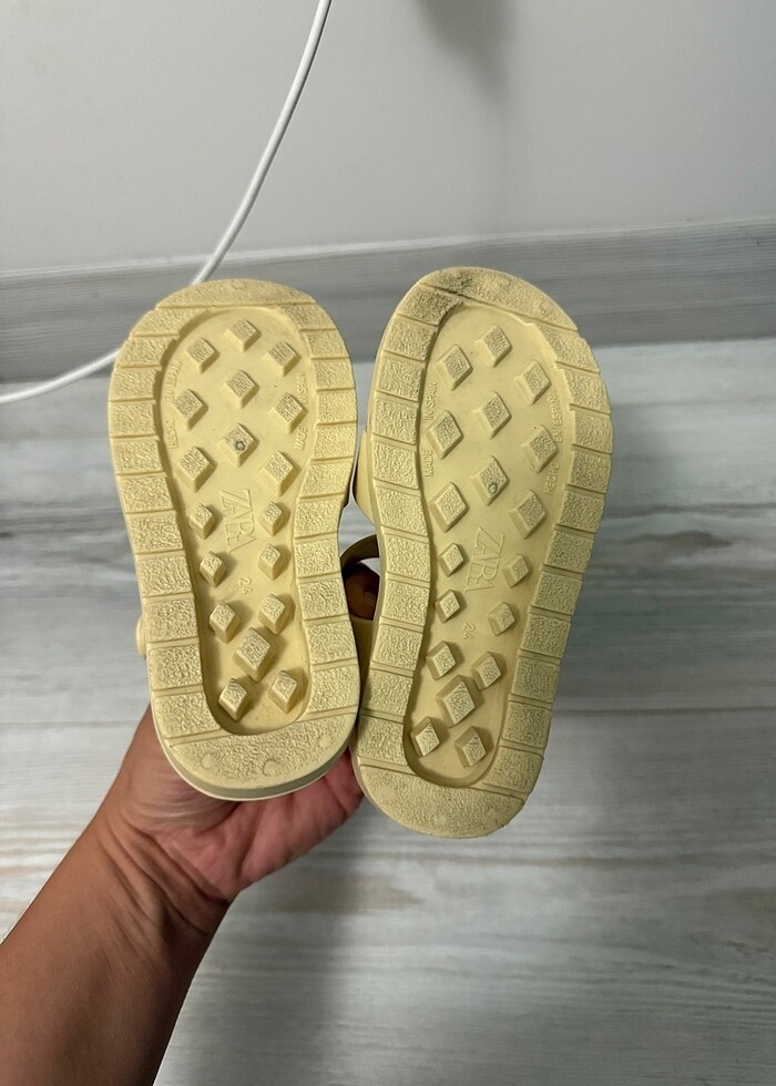 Zara 24 numara yumuşak sandalet unısex - Görsel 3