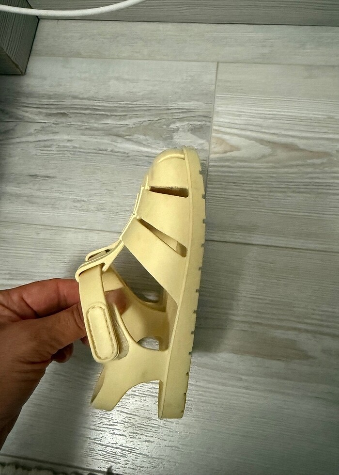 Zara 24 numara yumuşak sandalet unısex - Görsel 5