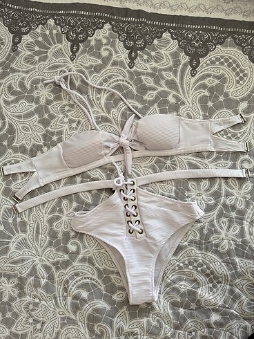 Beyaz bikini