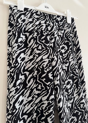 Gri Zebra Desenli Kadın İspanyol Paça Pantolon - Görsel 2