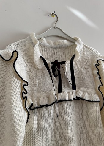 Beyaz Volanlı Nakışlı Bohem Kadın Kazak - Görsel 2