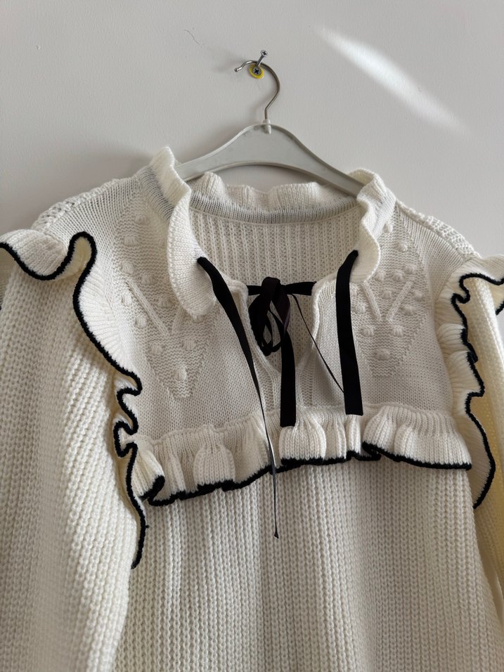 Beyaz Volanlı Nakışlı Bohem Kadın Kazak - Görsel 2