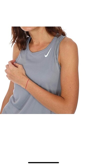 Gri Nike atlet