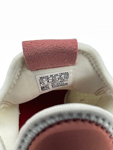 36 Beden beyaz Renk Adidas Spor Ayakkabı %70 İndirimli.