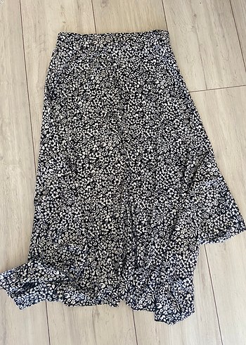 Siyah Çiçekli Midi Etek