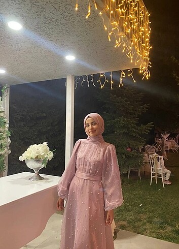 s Beden Manuka tesettür pembe incili elbise ürün aynı sitedeki fotografi