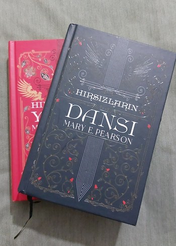 Mary E. Pearson - Hırsızların Yemini & Hırsızların Dansi Set