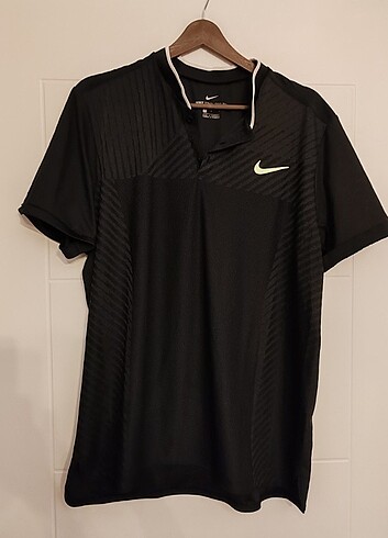 l Beden siyah Renk Nike Tişört
