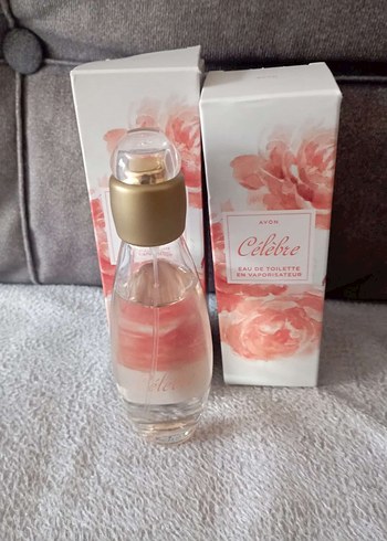 Kadın Parfümü Şişesi Altın Kapaklı - Görsel 2