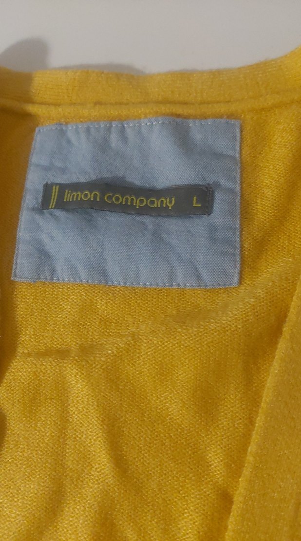 Sarı Düğmeli Kadın Hırka - Görsel 2