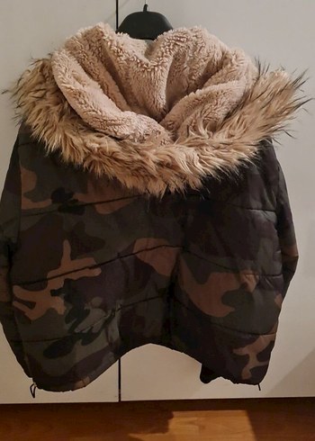 Pull and Bear Pull and bear Kürk Detaylı Kamuflaj Kadın Kış Montu