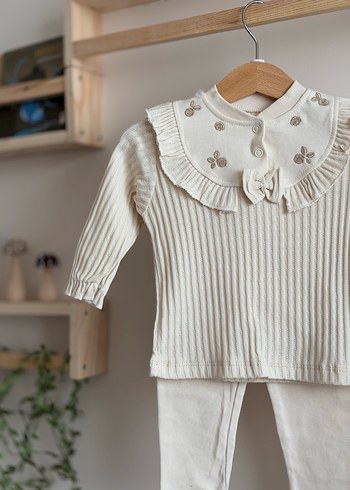 Kız bebek Beyaz Nakışlı Triko Takım - Görsel 2
