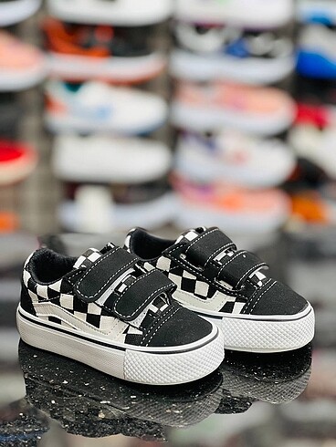 Kareli vans