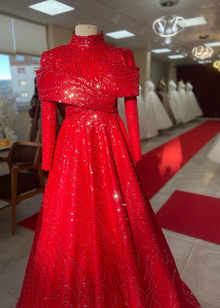 Kırmızı giriş kıyafeti - Görsel 2