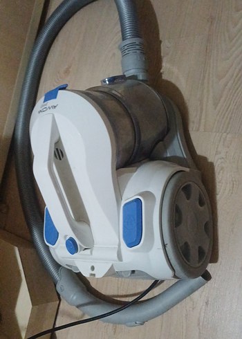Beyaz ve Gri Elektrikli Süpürge