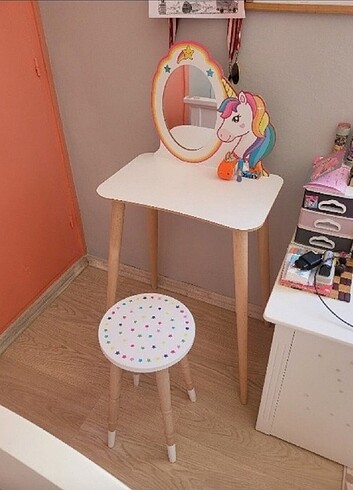 unicornlu makyaj masası