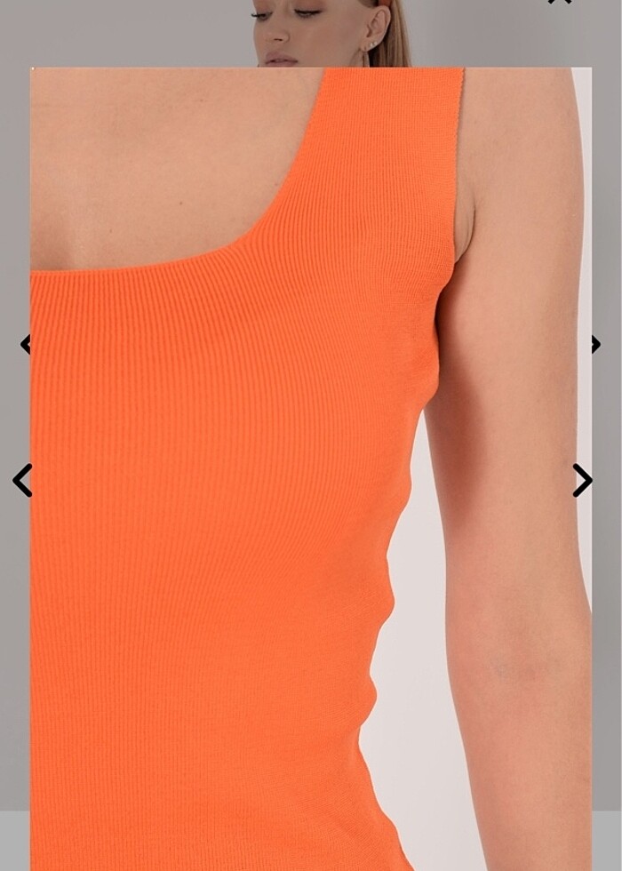 Kare yaka kalın askılı bluz - Görsel 3