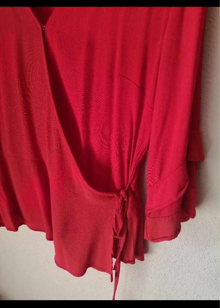 Kruvaze bağlamalı bluz - Görsel 4