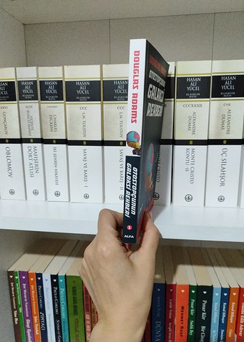 Otostopçunun Galaksi Rehberi - Douglas Adams - Görsel 5