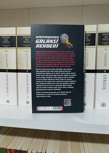 Otostopçunun Galaksi Rehberi - Douglas Adams - Görsel 2