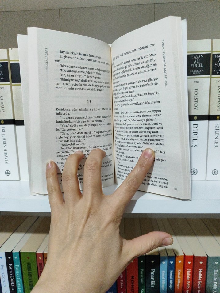 Otostopçunun Galaksi Rehberi - Douglas Adams - Görsel 3