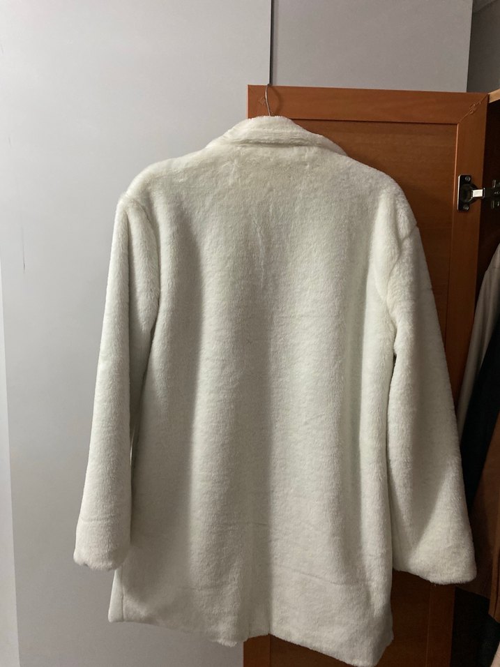 Leopar Desenli Beyaz Midi Peluş Ceket - Görsel 2