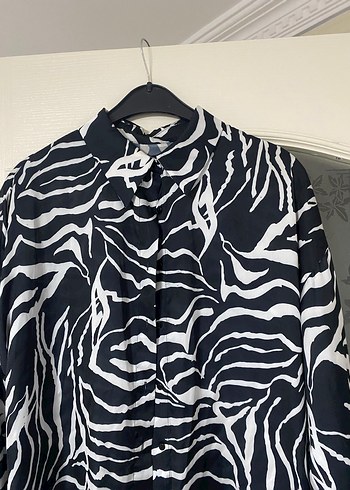 Zebra Desenli Siyah Kadın Keten Gömlek - Görsel 2