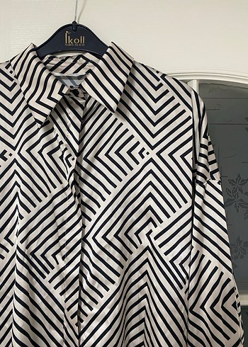 Zebra Desenli V Yaka Kadın Gömlek - Görsel 2