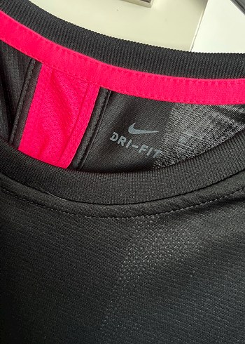 Nike Kız Çocuk Siyah Pembe Kısa Kollu Tişört Spor - Görsel 2