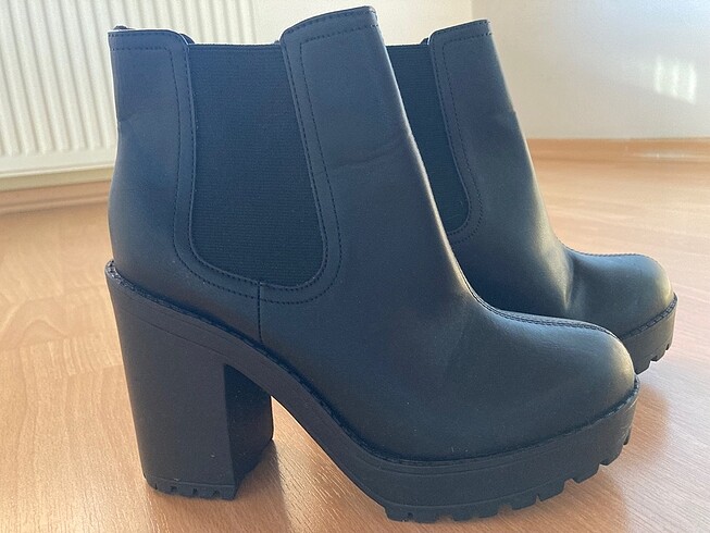 37 Beden siyah Renk H&M bot